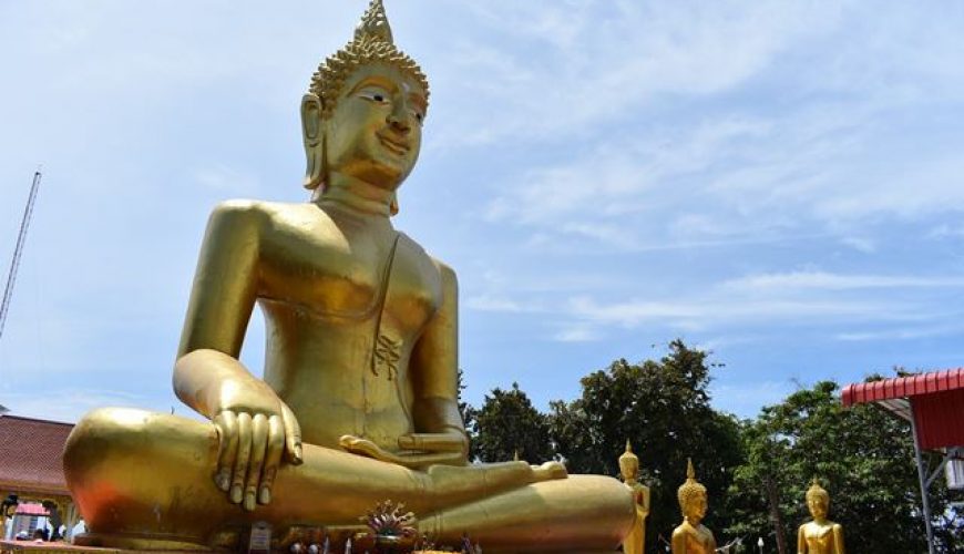 what phra yai temple in pattaya