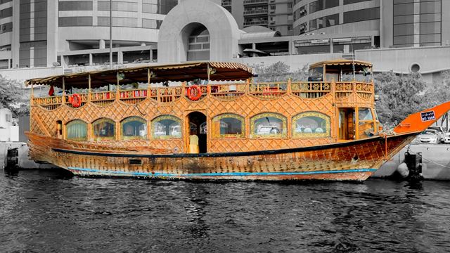 dubai dhow cruise