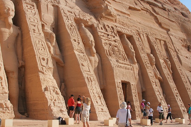 abu simbel temple in egypt