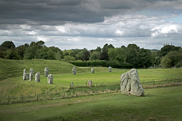 stonehenge and avebury england