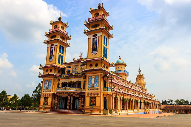 cao dai temple vietnam